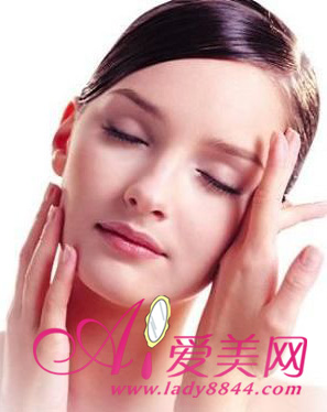  應(yīng)對降溫天 干性皮膚護理秘訣水潤動人 