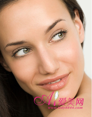  干性皮膚的護(hù)理須知 精選美白保濕護(hù)膚品 