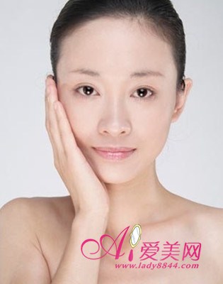  干性皮膚的護(hù)理須知 精選美白保濕護(hù)膚品 