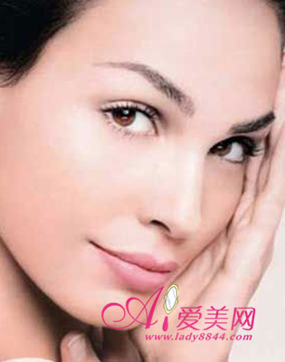  干性皮膚的護(hù)理須知 精選美白保濕護(hù)膚品 