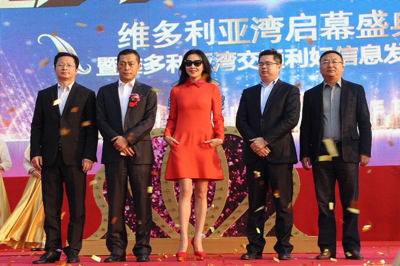 10月18日劉嘉玲出席維多利亞灣啟幕盛典