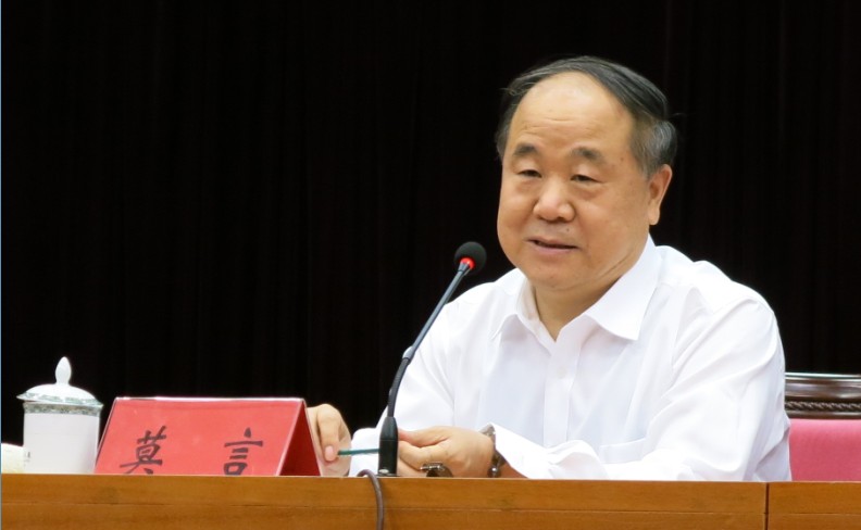 莫言笑稱“我是青島人”