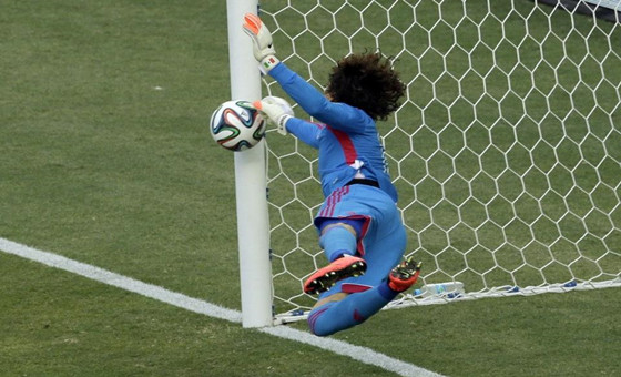 “世紀(jì)撲救”驚現(xiàn)巴西！ 墨西哥門將一戰(zhàn)超神