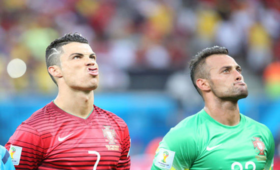 “蓮花舌”配新發(fā)型 搞笑C羅讓人忍俊不禁 “蓮花舌”配新發(fā)型 搞笑C羅讓人忍俊不禁