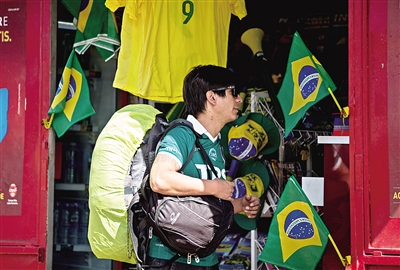 中國(guó)記者巴西遭遇“黑手”