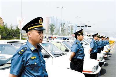 交通執(zhí)法人員換裝