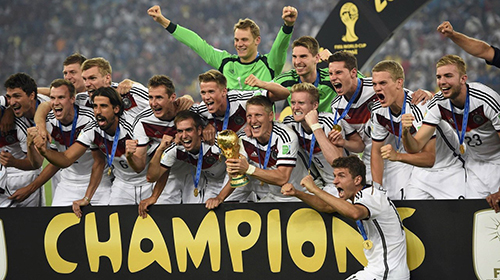 德國眾將捧杯陷入狂歡 克洛澤完美謝幕諾伊爾君臨天下