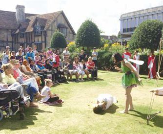 青島學(xué)生莎翁故居演《仲夏夜之夢》