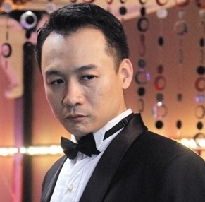 央視曝光高虎吸毒被抓現(xiàn)場 黑袋藏冰毒