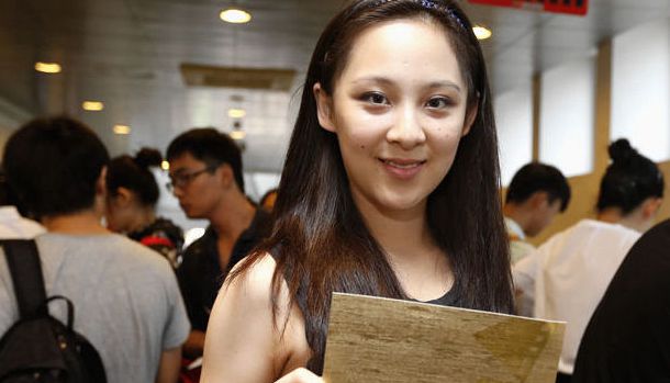 北影新生報(bào)到 俊男美女齊亮相