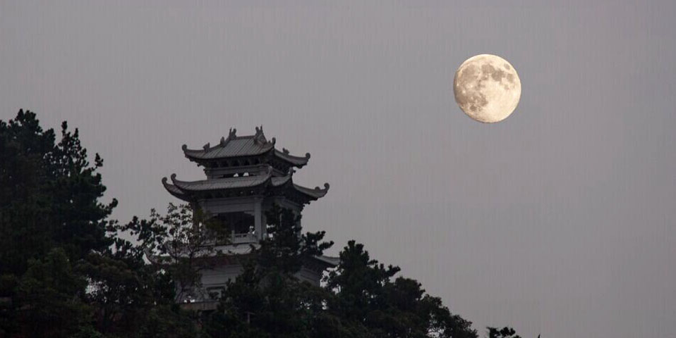 高清：嶗山圓月掛 賞月聽海別是一番浪漫在心間