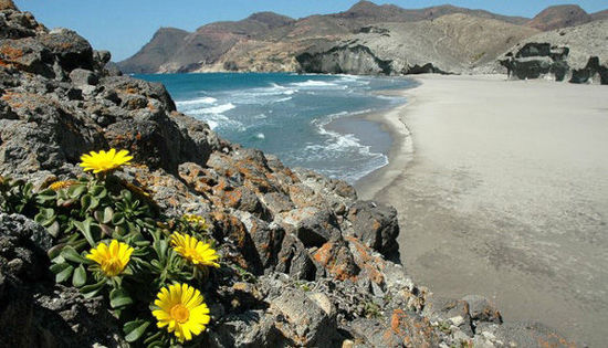 盤點(diǎn)西班牙七大自然奇觀 歐洲最美的大教堂海灘