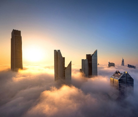 實拍摩天大樓云霧中“漂浮”震撼場景