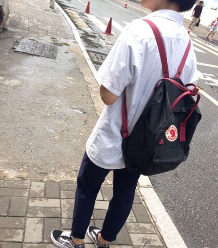 修改過的校服看起來更合身了一些，但卻被年段長(zhǎng)直接撕毀