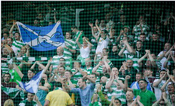 蘇格蘭國(guó)旗飄蕩足球賽場(chǎng) 球迷聲援公投