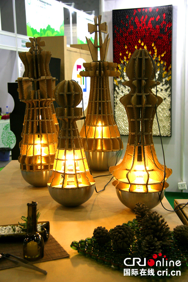 用廢料做成的環(huán)保燈具