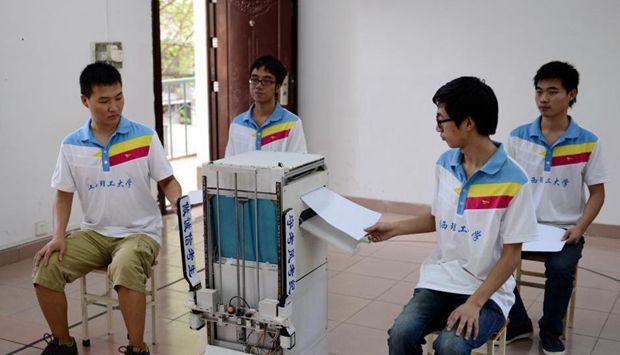 大學(xué)生發(fā)明監(jiān)考機(jī)器人獲全國機(jī)械創(chuàng)新一等獎(jiǎng)