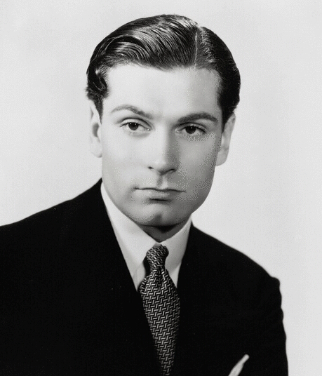 唯一的希刺克厲夫——?jiǎng)趥愃埂W利弗