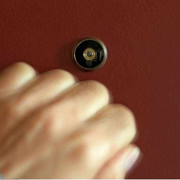 警惕陌生人敲門