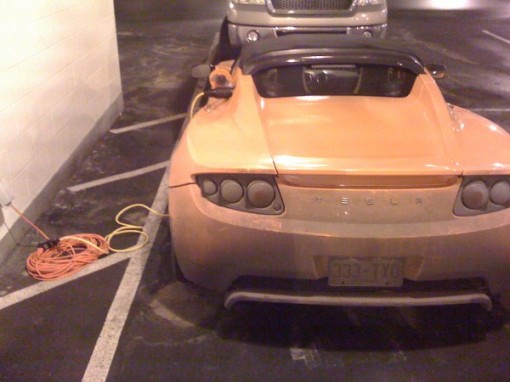 翻墻？爬樓？最奇葩的電動(dòng)車充電方式盤點(diǎn)