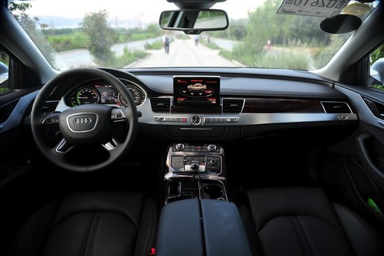 2013年5月28日，一汽-大眾奧迪在云南騰沖正式宣布旗下進口車型A6 Hybrid/A8L Hybrid正式上市，這兩款新車均只有一款40Hybrid車型在售，搭載了2