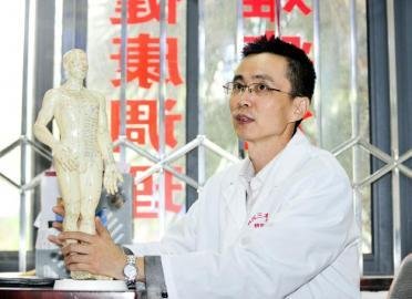 成都老中醫(yī)愿出20萬(wàn)應(yīng)戰(zhàn)診脈驗(yàn)孕 稱肯定不會(huì)輸