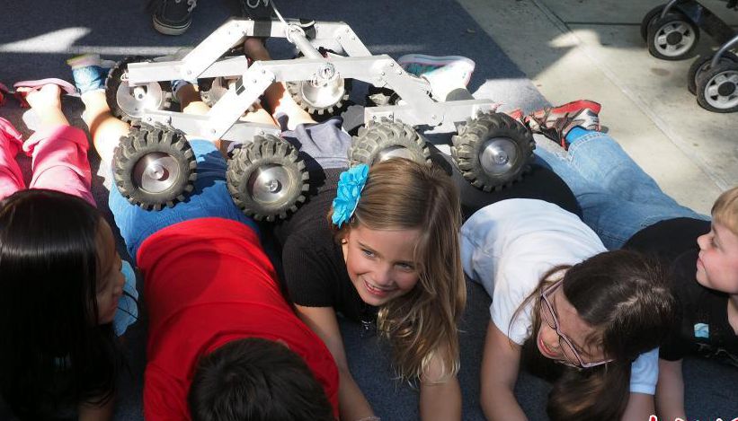 NASA噴氣推進(jìn)實(shí)驗(yàn)室公眾開放日吸引參觀者