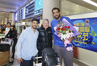 千呼萬喚！哈達迪終抵達青島