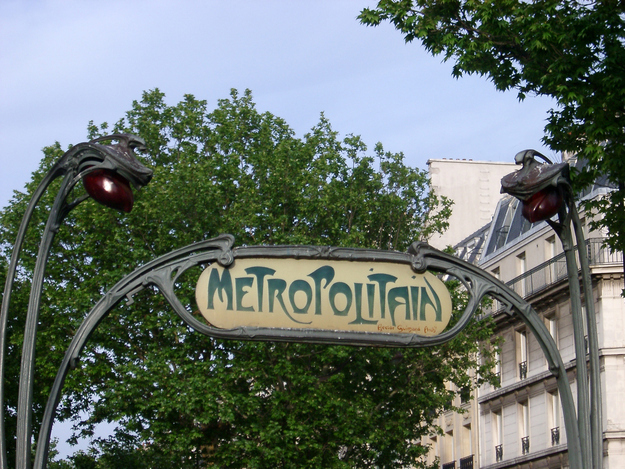 英文單詞地鐵metro實(shí)際上是法國(guó)都市paris metropolitan的縮寫(xiě)。