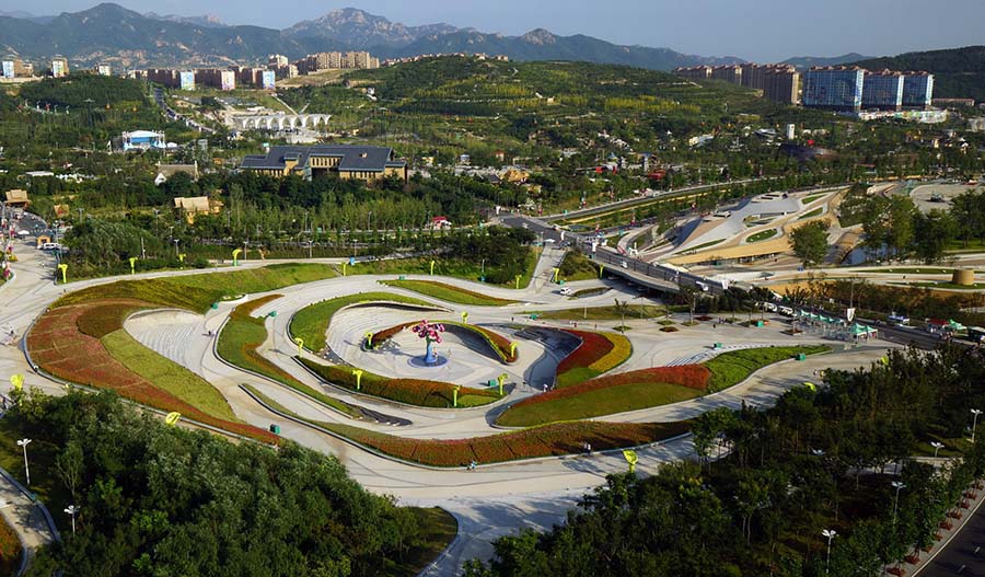 青島世園會(huì)地池景區(qū)，鮮花鋪就的景區(qū)