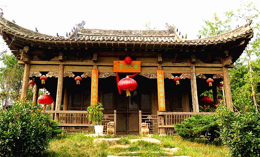 百果山麓的“斐然亭”