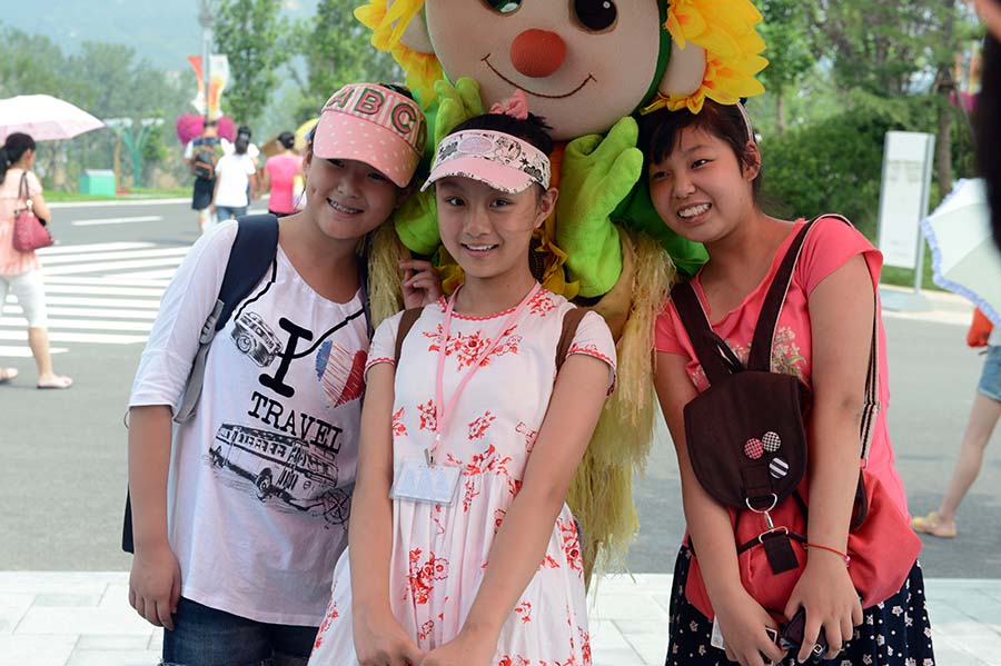 三個小朋友在合影留念