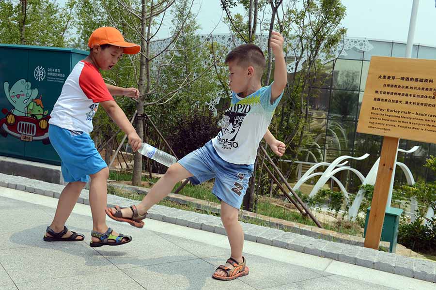 世園會里追逐打鬧的小朋友
