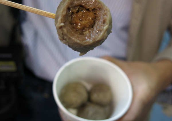 手打撒尿牛丸 小編每次吃火鍋都要點(diǎn)