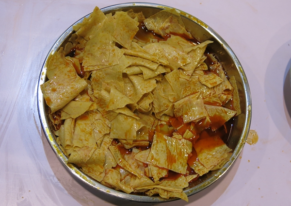 小編偷偷告訴你：這道超驚喜豆腐皮的賣點(diǎn)在麻辣油！