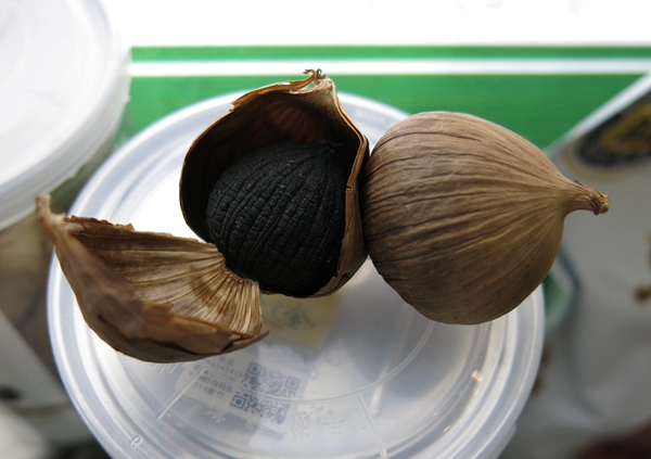 一層剝開你的心 原是獨(dú)瓣黑大蒜