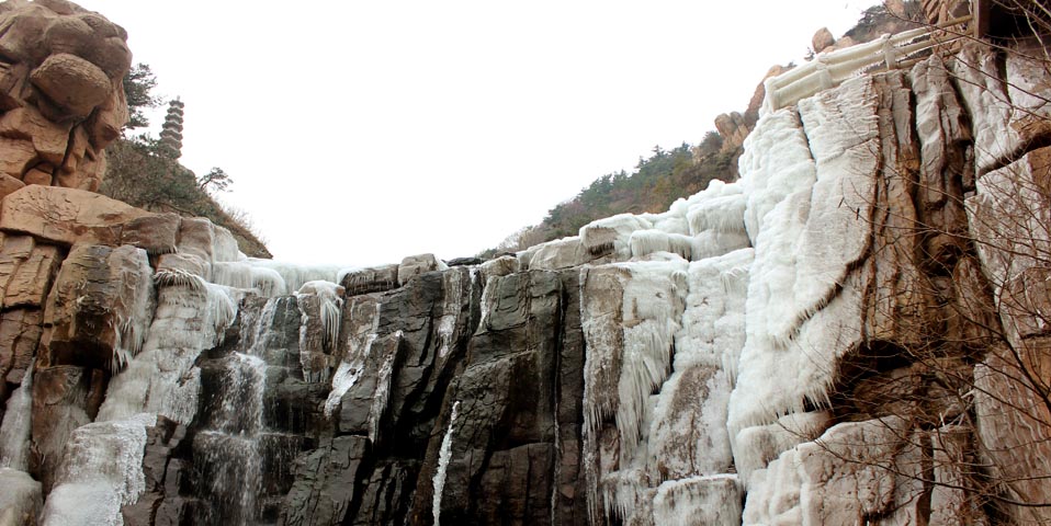 北九水冷翠峽 現(xiàn)冰掛美景