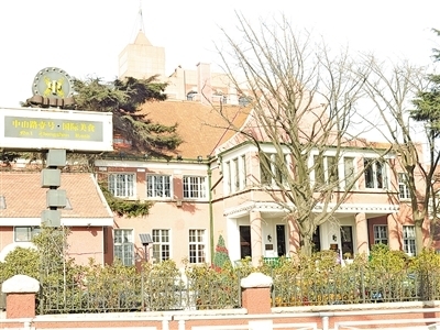 “大馬路”南頭的兩棟“紅樓”