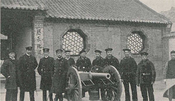 老照片：總兵衙門 德國(guó)軍官士兵 清軍士兵
