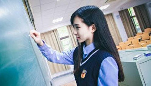 最美校服女生走紅 被保送知名高校