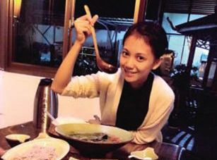 90后美女英語(yǔ)老師走紅神似Angelababy