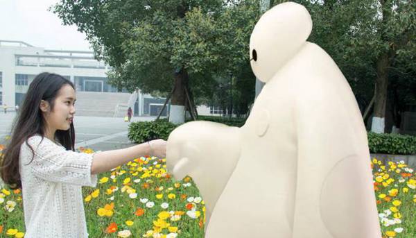 高校女生與大白演對手戲