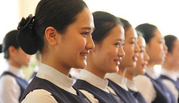 空乘招聘現(xiàn)場(chǎng)美女如云 95后女孩顏值爆表