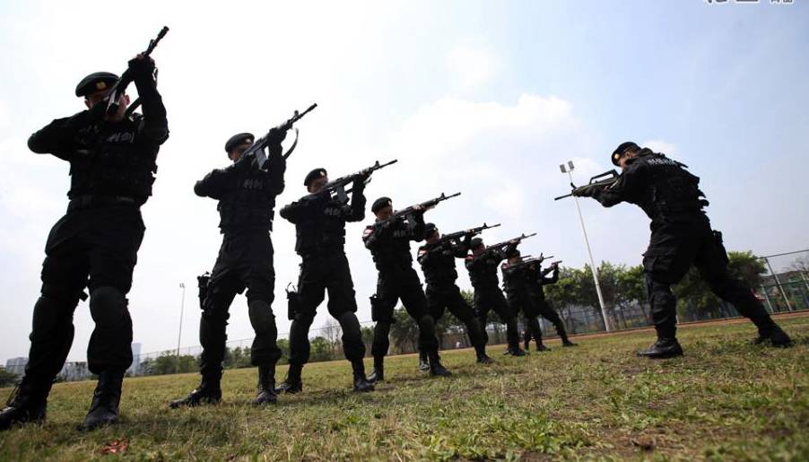 校園“特警”寫真