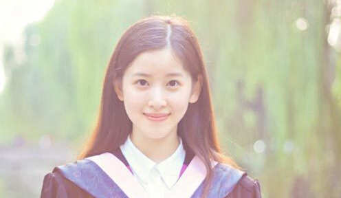 曝奶茶妹妹章澤天畢業(yè)照