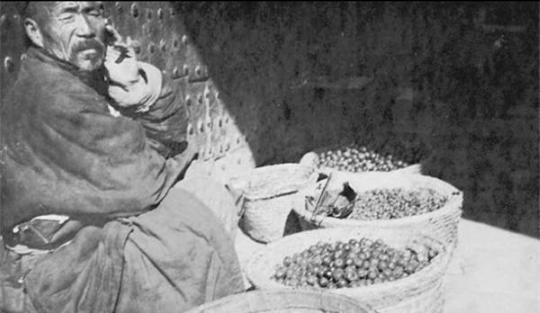 民國初年的農村老照片：擺地攤的農民（組圖）