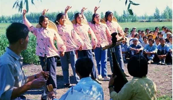 罕見珍貴的知青老照片：憶苦思甜會+文藝表演