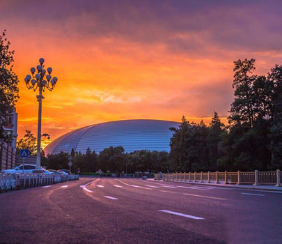 北京雨后現(xiàn)彩虹晚霞 市民齊秀美景