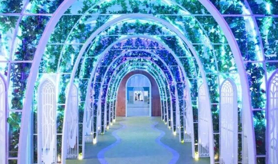 小學(xué)似夢幻城堡 大人都想回去上學(xué)