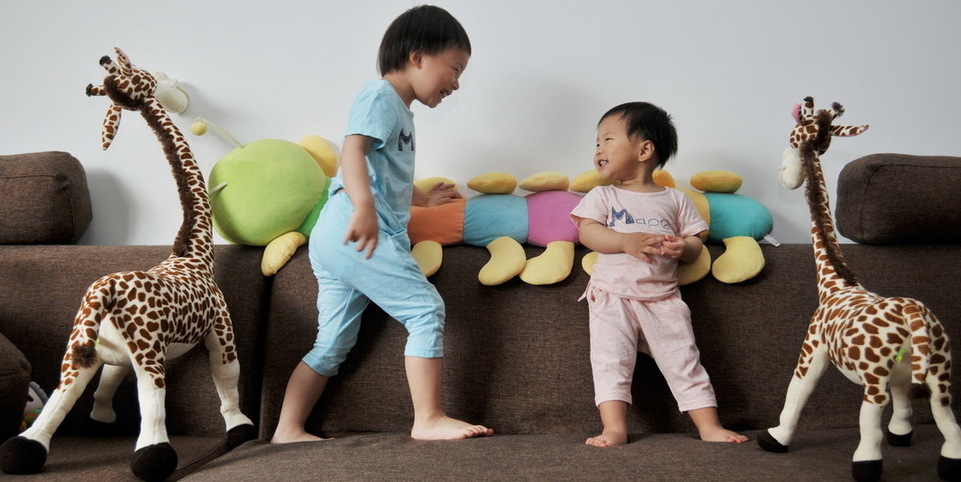 圖片故事：家有二女 成長路上不孤單